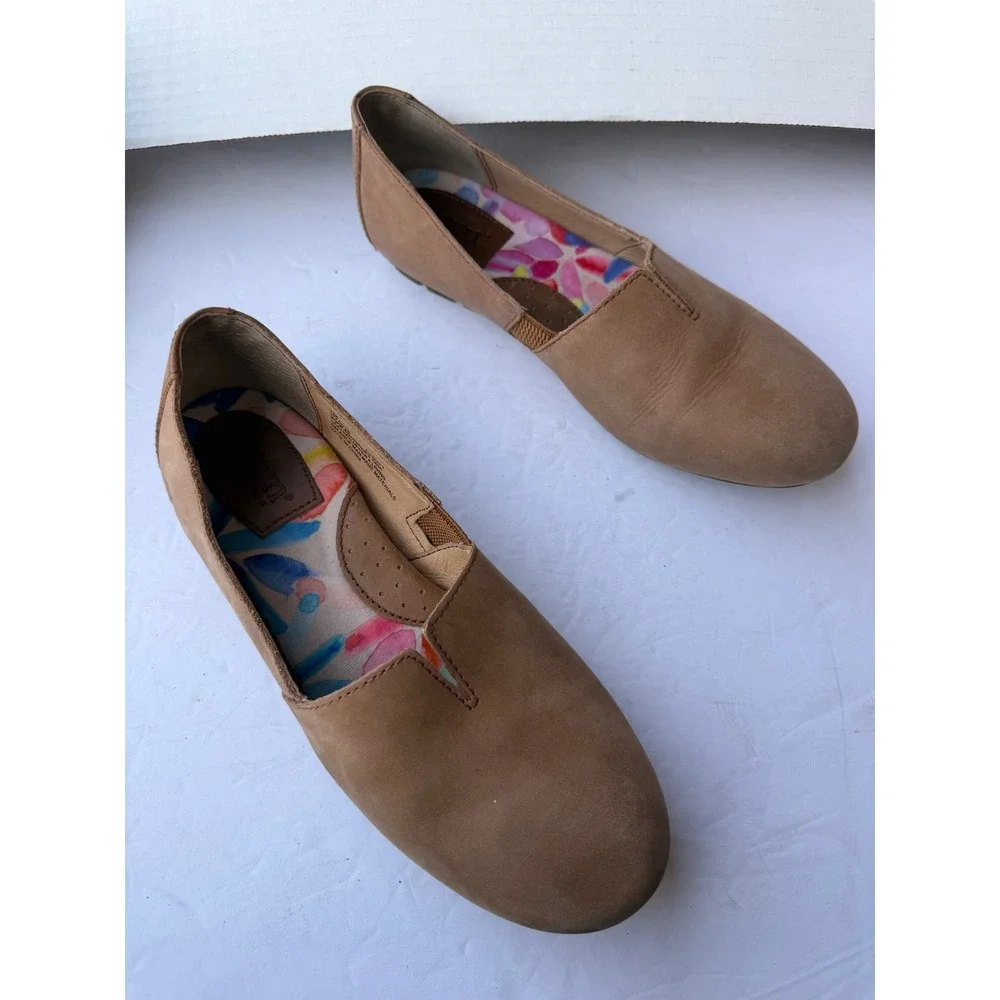 Born Sebra Suede Tan Leather Slip On Notched Vamp Flat Comfort Shoes‎ Sz 7